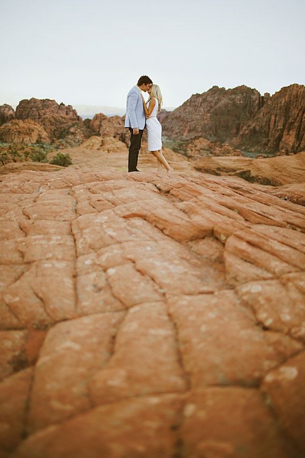 utah-canyon-desert-engagement-photo-7373