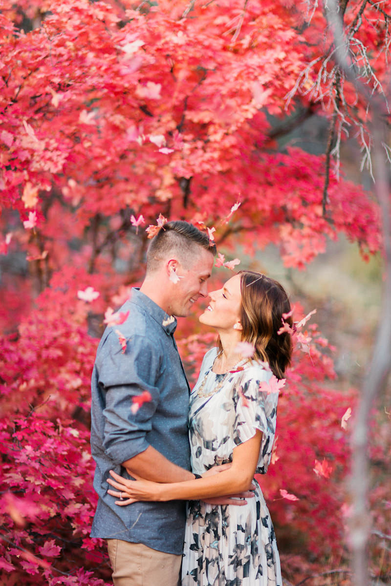 red-fall-leaves-engagement-photos-9951