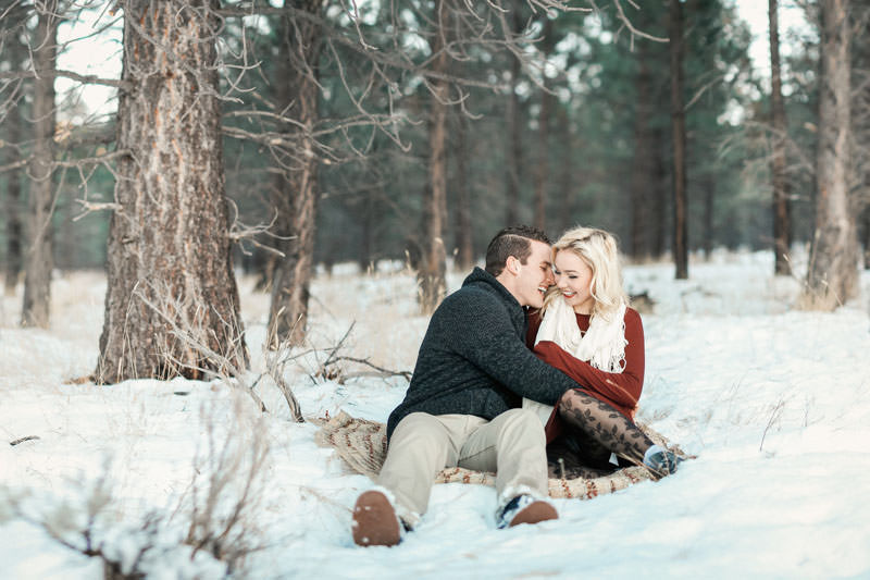 engagement-photos-in-the-snow-1091