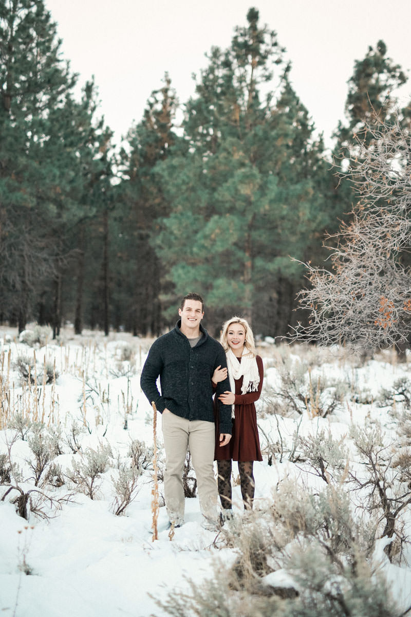 engagement-photos-in-the-snow-1093