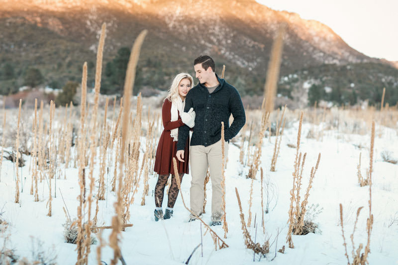 engagement-photos-in-the-snow-1096